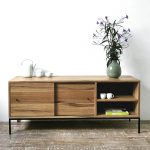 Aparador o mueble de tv en madera paraíso o petiribí y hierro diseño minimalista.