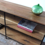 Aparador o vajillero abierto en madera petiribí y hierro diseño minimalista