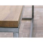 Mesa baja o ratona rectangular en madera petiribí o paraíso con patas de hierro de diseño escandinavo industrial minimalista