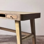 Escritorio de diseño minimalista en madera maciza petiribí