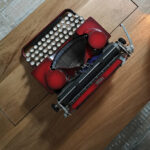 Escritorio de diseño minimalista en madera maciza petiribí