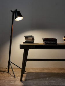 Escritorio de diseño minimalista en madera maciza petiribí