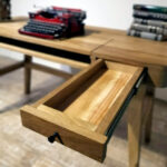 Escritorio de diseño minimalista en madera maciza petiribí