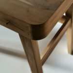 Escritorio de diseño minimalista en madera maciza petiribí