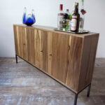 Aparador vajillero o mueble de tv en madera petiribí y hierro diseño minimalista