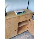 Aparador o vajillero madera paraíso o petiribí y hierro diseño minimalista.