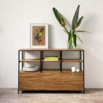 Aparador o vajillero en madera petiribí y hierro diseño minimalista