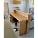 Barra desayunadora en madera petiribí o paraíso diseño minimalista.