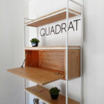 Biblioteca en madera petiribí o paraíso con patas de hierro diseño minimalista