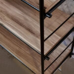 Biblioteca en madera petiribí o paraíso con patas de hierro diseño minimalista