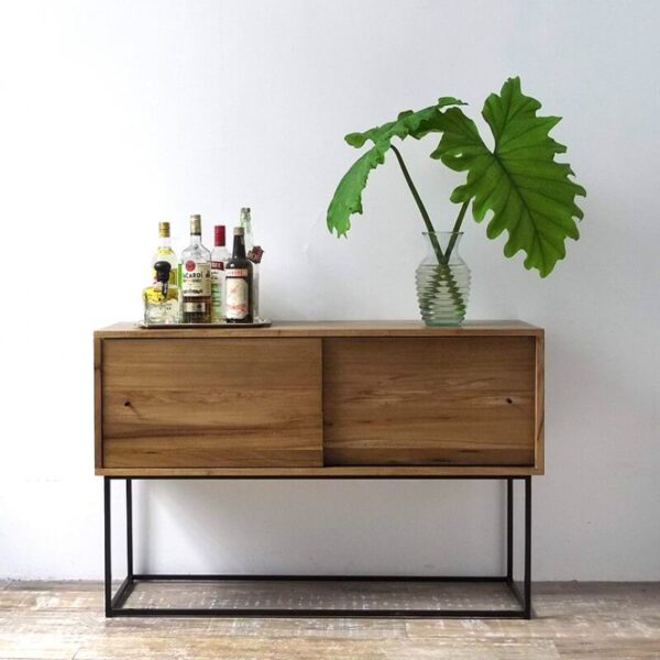 Consola o aparador en madera paraíso o petiribí y hierro diseño minimalista.
