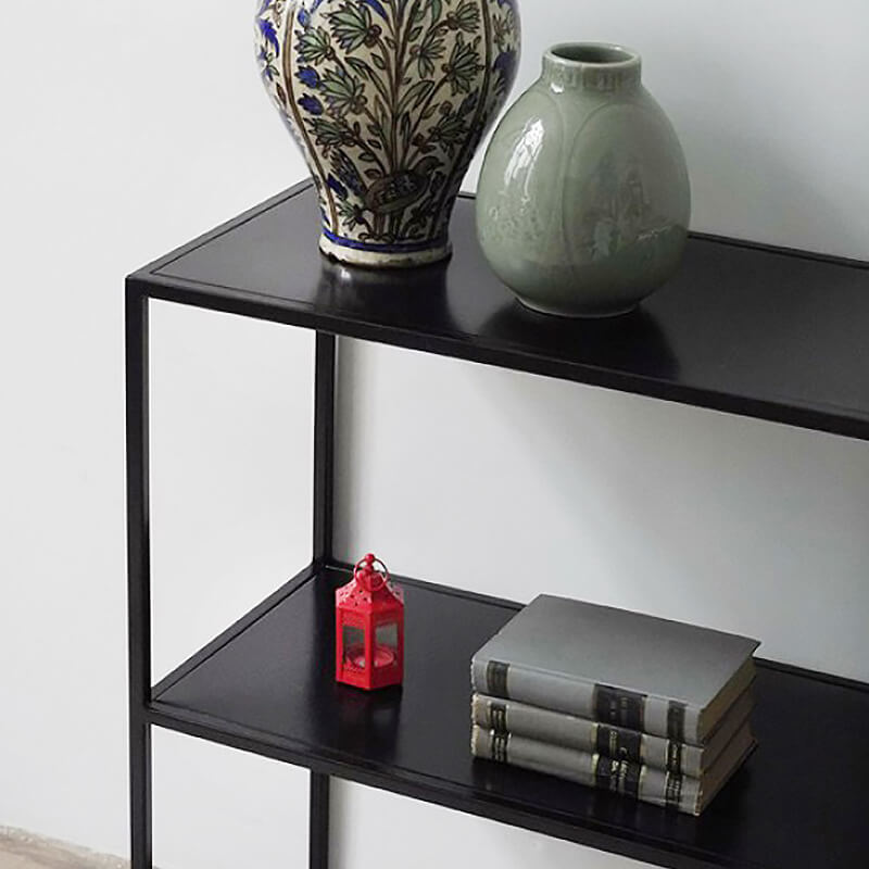 Consola de diseño minimalista en chapa