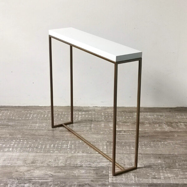 Consola o recibidor minimalista laminada en chapa y hierro