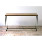 Consola o recibidor minimalista en madera petriribí o paraíso y hierro