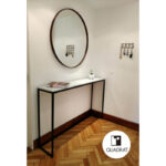 Consola o recibidor minimalista en marmol carrara, chapa y hierro