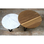 Juego de mesa baja o ratona redonda en madera petiribí o paraíso y marmol carrara con patas de hierro de diseño escandinavo industrial minimalista