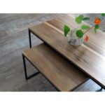 Juego de mesa baja o ratona en madera petiribí o paraíso con patas de hierro de diseño escandinavo industrial minimalista