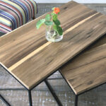 Juego de mesa baja o ratona en madera petiribí o paraíso con patas de hierro de diseño escandinavo industrial minimalista