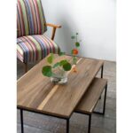 Juego de mesa baja o ratona en madera petiribí o paraíso con patas de hierro de diseño escandinavo industrial minimalista