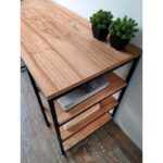 Escritorio nórdico minimalista con estantes en madera guatambú petiribí o paraíso con patas de hierro