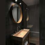 Espejo de diseño redondo en madera petiribi minimalista