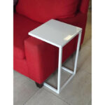 Mesa auxiliar en madera petiribí o paraíso con patas de hierro de diseño escandinavo industrial minimalista