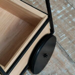 Carro o mesa bar auxiliar en madera de roble y hierro minimalista