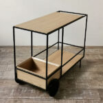 Carro o mesa bar auxiliar en madera de roble y hierro minimalista