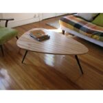 Mesa Charlotte Perriand baja o ratona madera petiribí o paraíso y hierro de diseño escandinavo minimalista