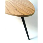 Mesa Charlotte Perriand baja o ratona madera petiribí o paraíso y hierro de diseño escandinavo minimalista