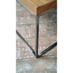 Mesa baja o ratona rectangular en madera petiribí o paraíso con patas de hierro de diseño escandinavo industrial minimalista