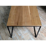 Mesa baja o ratona rectangular en madera petiribí o paraíso con patas de hierro de diseño escandinavo industrial minimalista