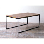 Mesa baja o ratona rectangular en madera petiribí o paraíso con patas de hierro de diseño escandinavo industrial minimalista