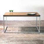 Mesa baja o ratona rectangular en madera petiribí o paraíso con patas de hierro de diseño escandinavo industrial minimalista