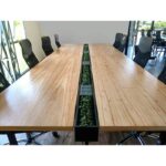Mesa de trabajo escritorio coworking en madera petiribí o paraíso con patas de hierro de diseño industrial minimalista