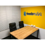 Mesa de trabajo escritorio coworking en madera petiribí o paraíso con patas de hierro de diseño industrial minimalista