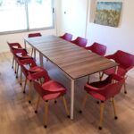 Mesa de trabajo escritorio coworking en madera petiribí o paraíso con patas de hierro de diseño industrial minimalista