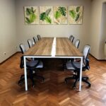 Mesa de trabajo escritorio coworking en madera petiribí o paraíso con patas de hierro de diseño industrial minimalista