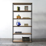 Biblioteca en madera petiribí o paraíso con patas de hierro diseño minimalista