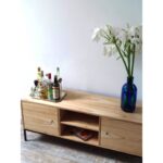 Aparador o mueble de tv en madera paraíso o petiribí y hierro diseño minimalista.