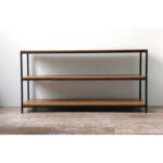 Consola o aparador en madera paraíso o petiribí y hierro diseño minimalista.