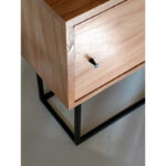 Consola o aparador en madera paraíso o petiribí y hierro diseño minimalista.