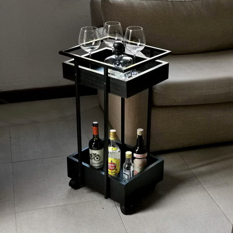 Carro bar Pampa Black con copas y bebidas en ambiente sofisticado.