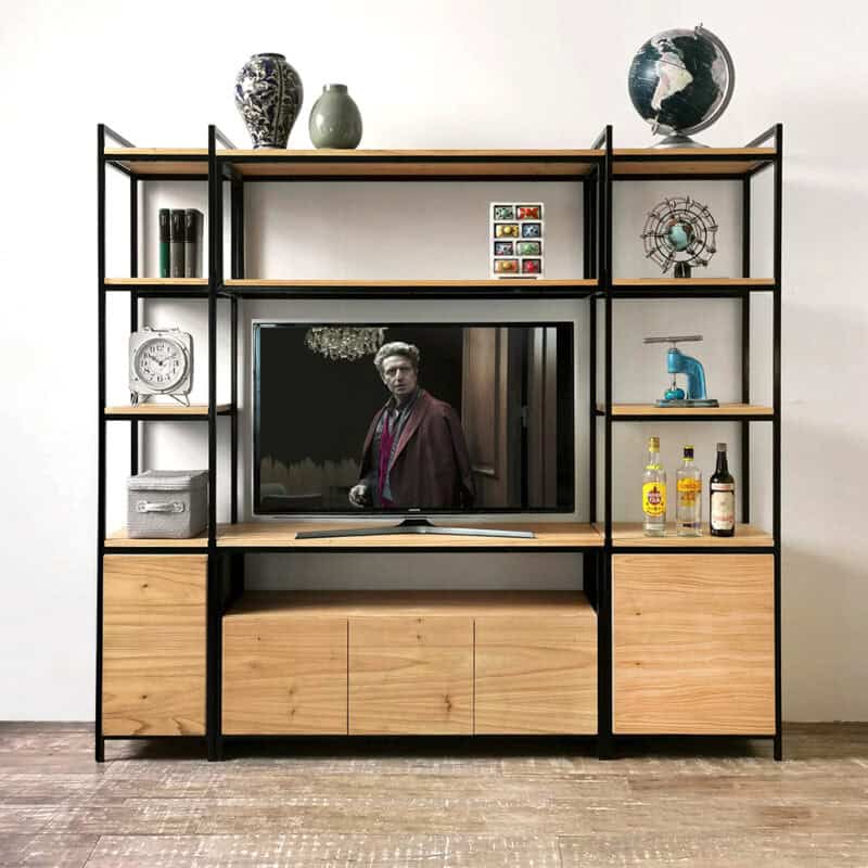 Aparador moderno con estantes y espacio para TV en Tienda Quadrat.