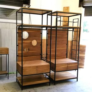 Muebles de hierro y peteribí, divisores de ambiente para departamento de alquiler temporario quadrat